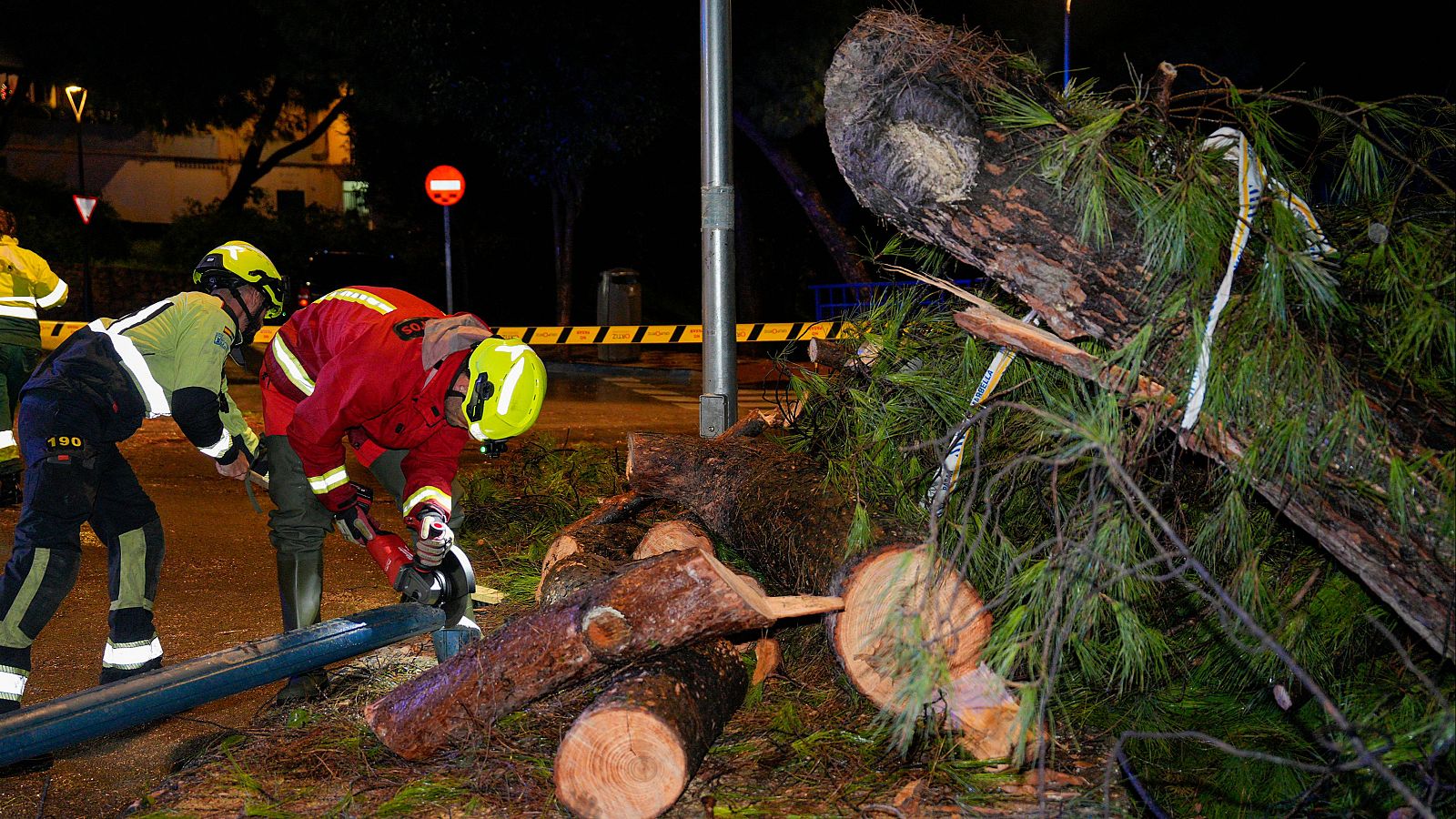 Las fuertes lluvias dejan inundaciones en Málaga y ponen en aviso rojo a Murcia - Fin de semana 24h | Ver