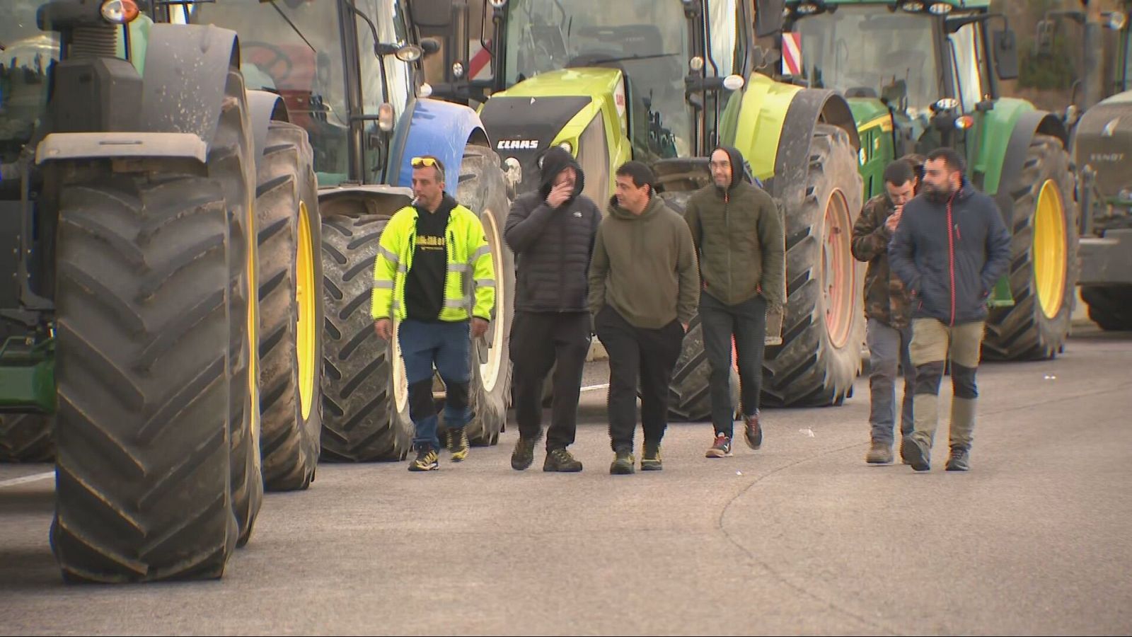 Tractorada a l'Eix Transversal contra la sobrepoblació de fauna