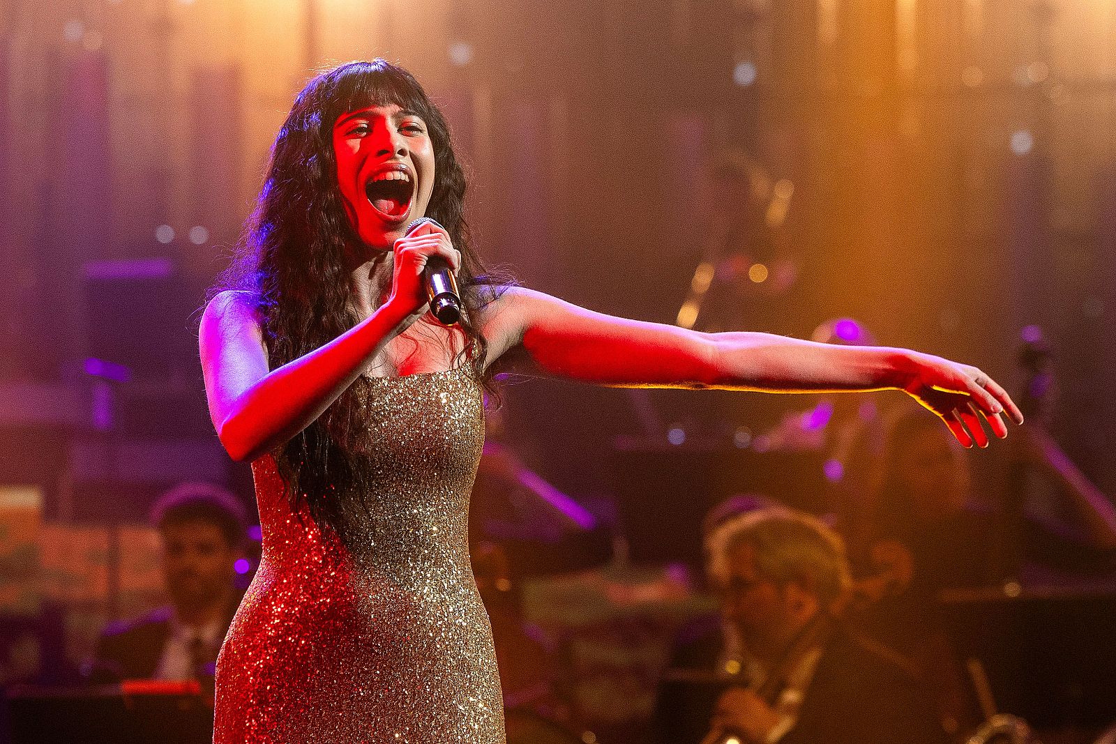 Melani interpreta "Skyfall", banda sonora de James Bond - Aria, locos por la ópera | Ver