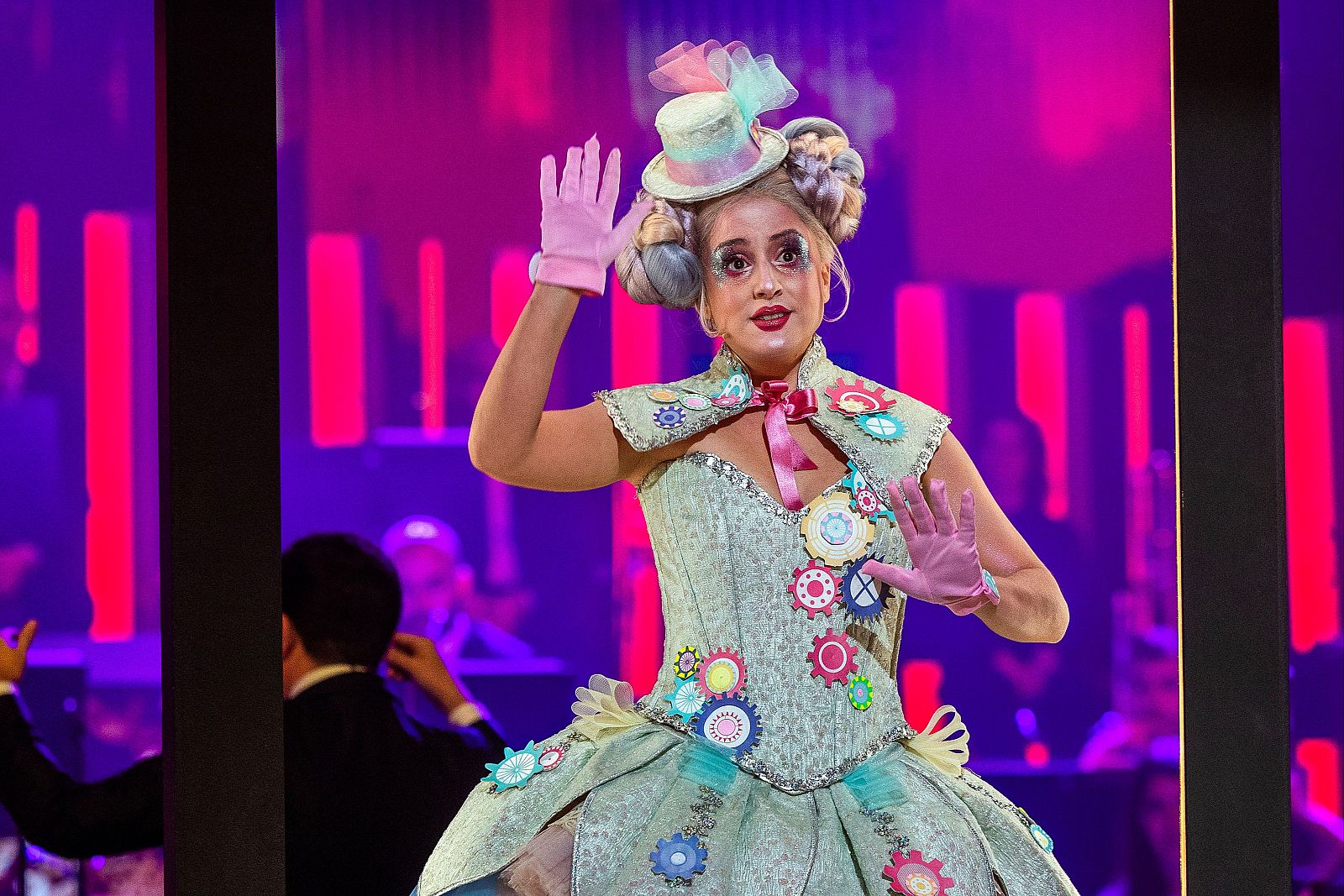 Carmen interpretó "Les oiseaux dans la charmille" de Los cuentos de Hoffmann - Aria, locos por la ópera | Ver