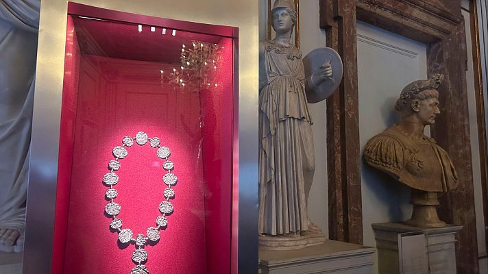 Telediario 2 - Las joyas de Cartier 'dialogan' con esculturas grecorromanas de la antigüedad en una muestra en Roma
