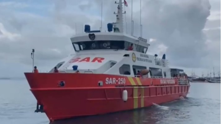  - El barco de Indonesia en el que viajaba la familia española habría sido hundido por tres grandes olas seguidas e imprevisibles, según las autoridades