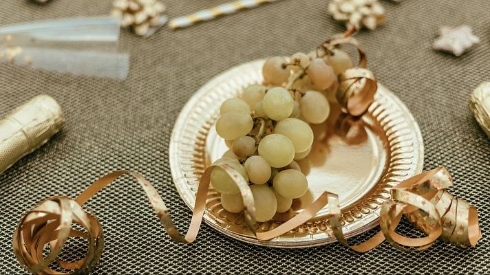 Telediario 1 - Muchas de las uvas que consumimos en Nochevieja son de Alicante, aunque cada vez llegan más de Perú y Brasil