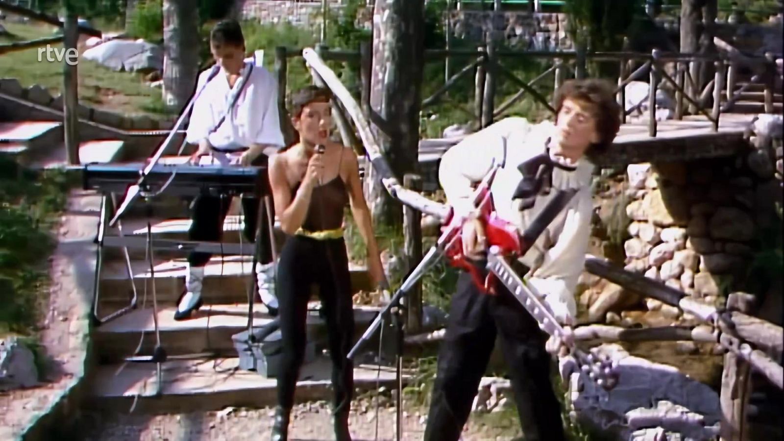 {lastMultimedia.title}}