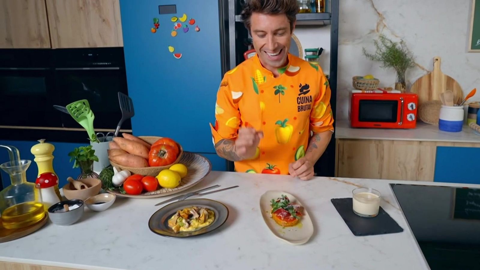 Ous amb bolets, panini de moniato i mousse de torró - Cuina Brutal - Cuina Brutal | Veure