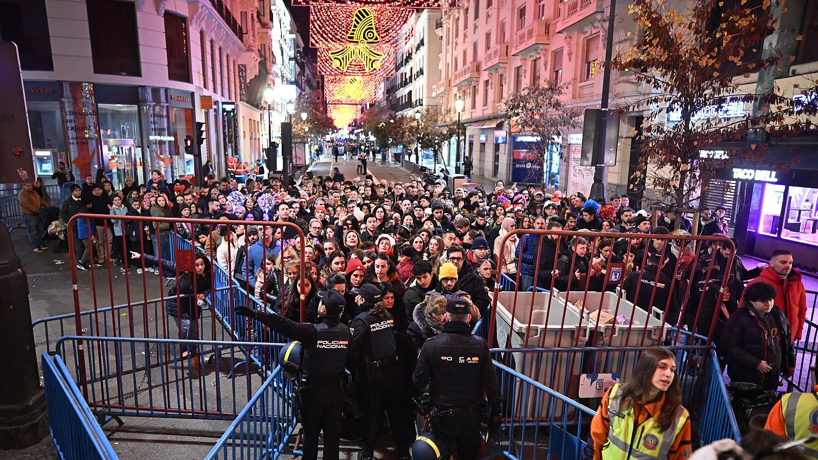 Últimos preparativos de Nochevieja para recibir el año 2026 - Telediario 2 | Ver