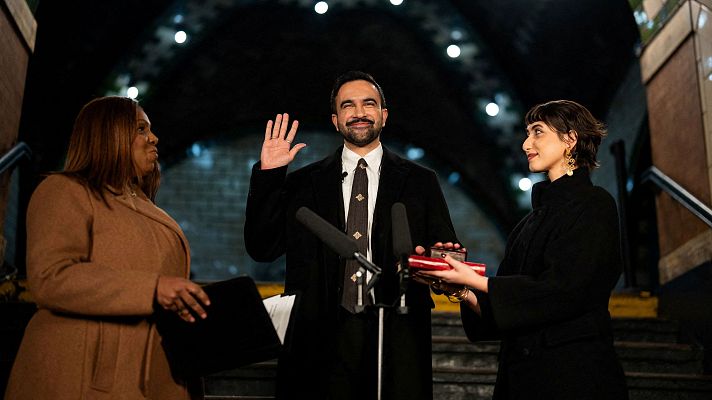 Telediario 2 - El socialista Zohran Mamdani jura como alcalde de Nueva York, el primero musulmán y el más joven desde 1892