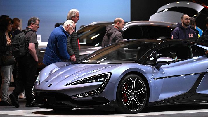 En 2025 China fabricó más del 70% de los coches eléctricos - Telediario 1 | Ver