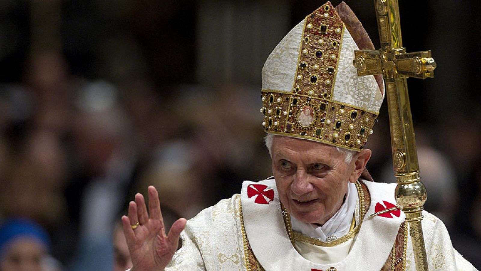 El papa renuncia por "falta de fuerzas"