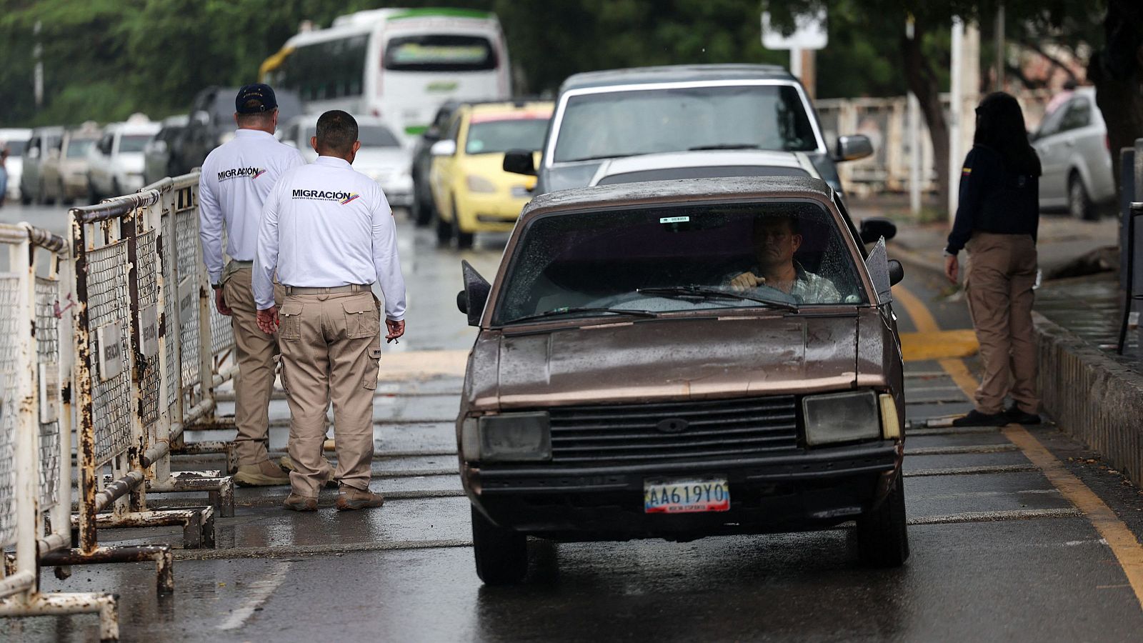 Hablamos con los venezolanos que pasan a Colombia por Cúcuta | Ver