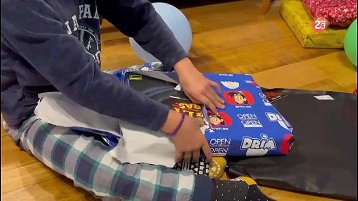 L'Informatiu - Alegria i emoció dels dels més menuts obrint els regals dels Reis d'Orient