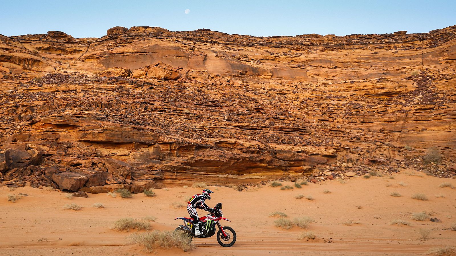 Tosha Schareina gana la primera parte de la etapa maratón y se pone líder en el Dakar - Los Deportes de La1 | Ver