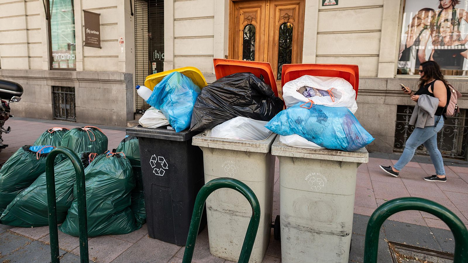 Dumpster Diving: La estafa que obtiene datos de nuestra basura - Mañaneros 360 | Ver