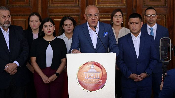 El chavismo libera a presos políticos tras la detención de Maduro - Telediario 2 | Ver