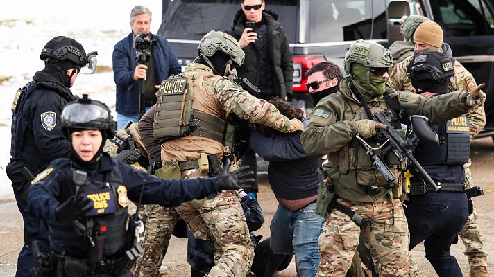 Telediario 2 - Nuevos vídeos del tiroteo en Mineápolis avivan el debate