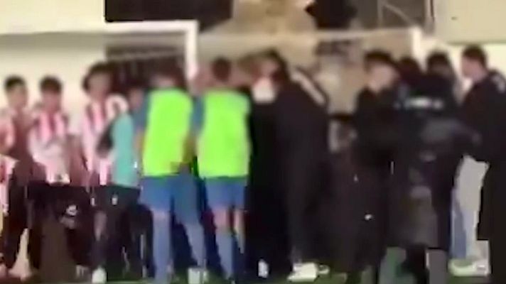 Mañaneros 360 - Multitudinaria pelea con jugadores y familias