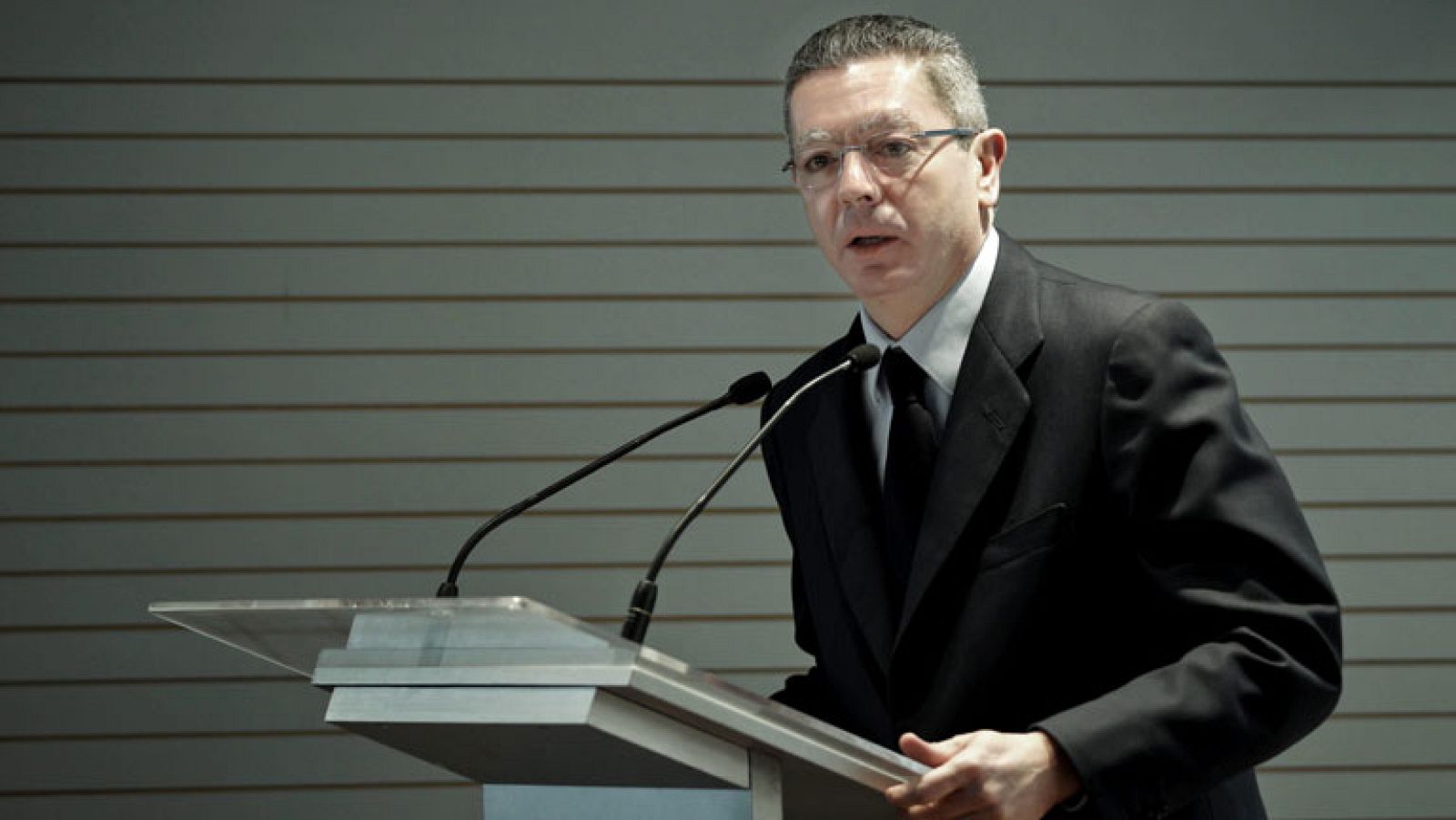 Gallardón asume algunas de las recomendaciones de la Defensora del Pueblo para modificar las tasas judiciales - Informativo 24h | Ver