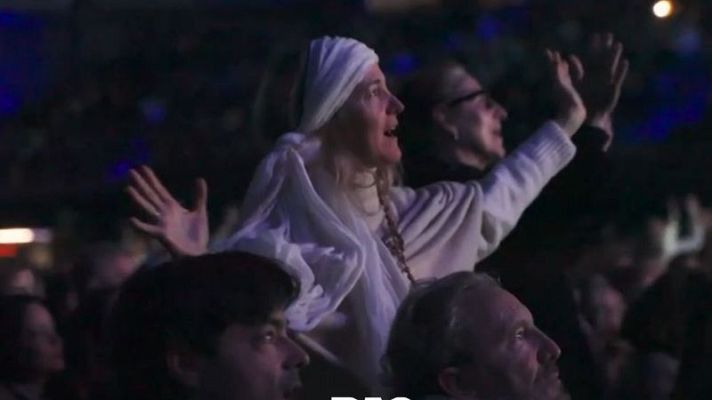 Directo al grano - Rezo masivo en el Movistar Arena