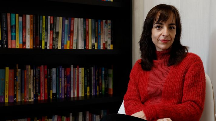 La escritora Marta Jiménez Serrano publica un nuevo libro, ‘Oxígeno’ - Telediario 1 | Ver