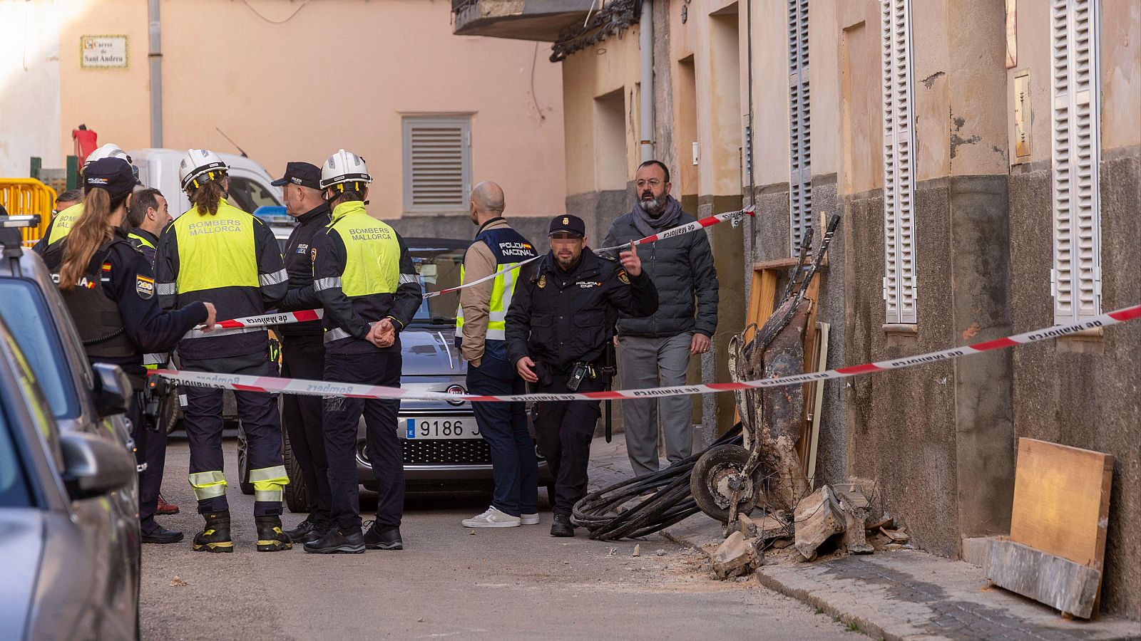 Tragedia en Manacor: un joven de 18 años ha muerto tras derrumbarse el techo de su habitación - Telediario 1 | Ver