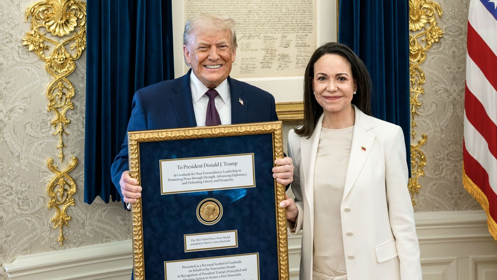 Corina Machado entrega a Trump su Nobel de la Paz y dice que cuenta con él para la paz en Venezuela - Telediario Matinal | Ver