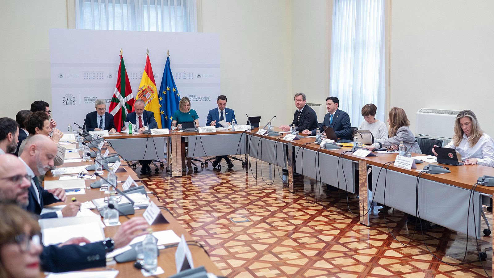 Acuerdo para el traspaso de cinco competencias pendientes del Estatuto de Gernika | RTVE Play - Ver ahora