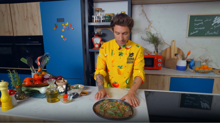 Cuina Brutal - Carpaccio de salmó amb ruca i sèsam