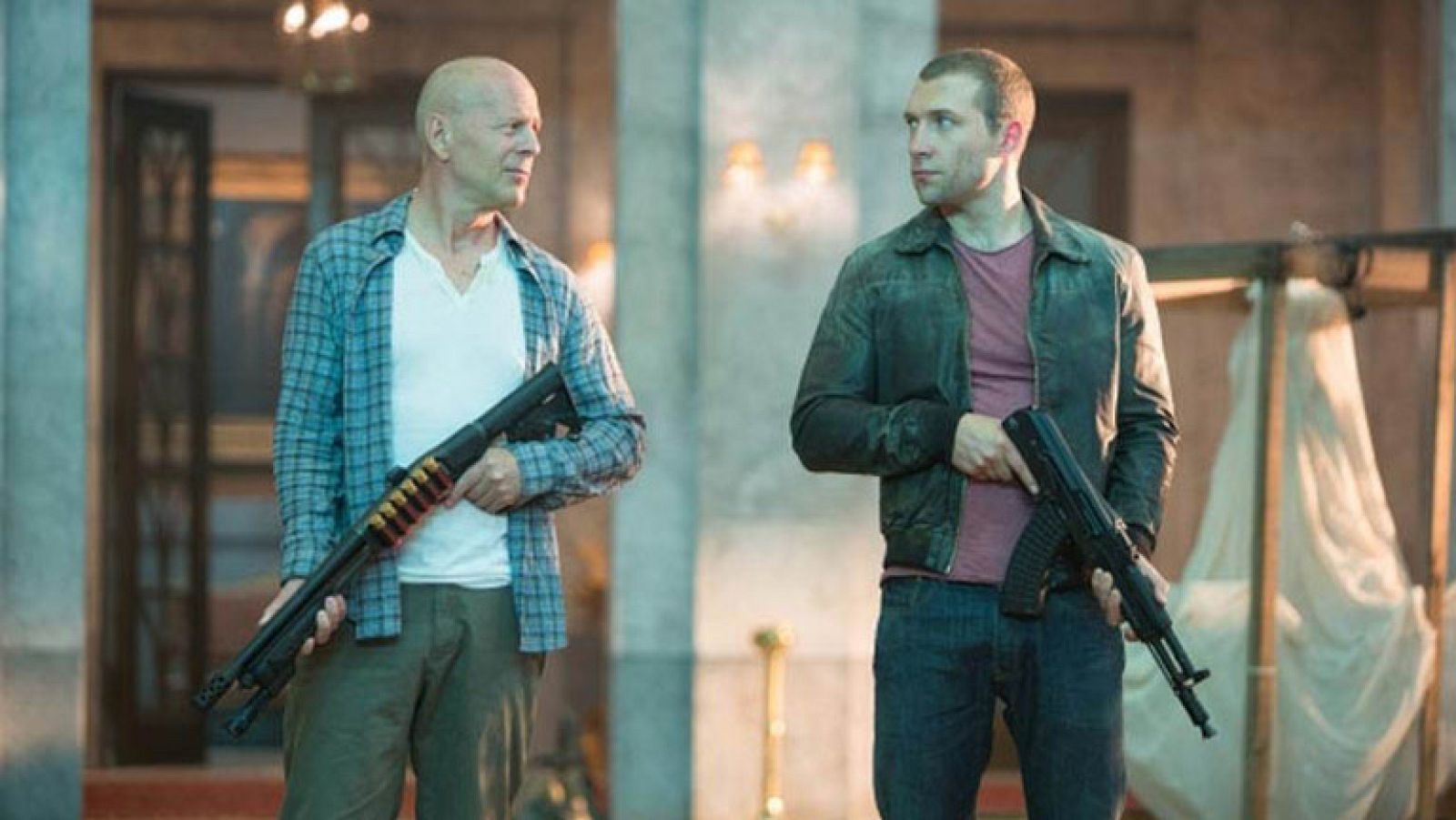 Clip exclusivo de la película 'La jungla: Un buen día para morir', con la que Bruce Willis celebra el 25 aniversario de la saga.