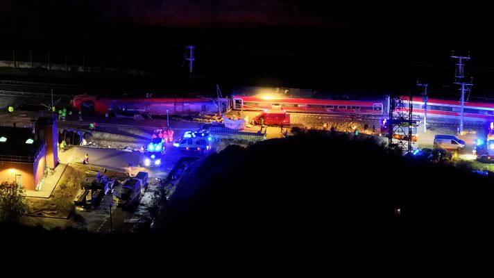  - Decenas de muertos y heridos al descarrilar dos trenes en Adamuz