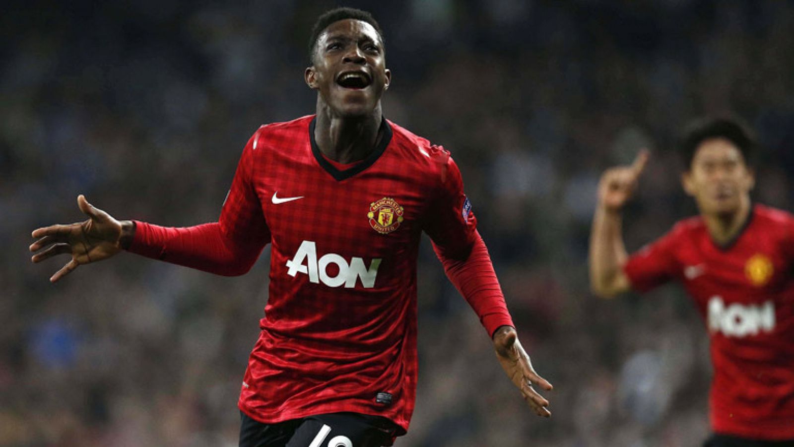 El jugador inglés Danny Welbeck ha adelantado al Manchester United con un gol de cabeza en el minuto 19 de juego.