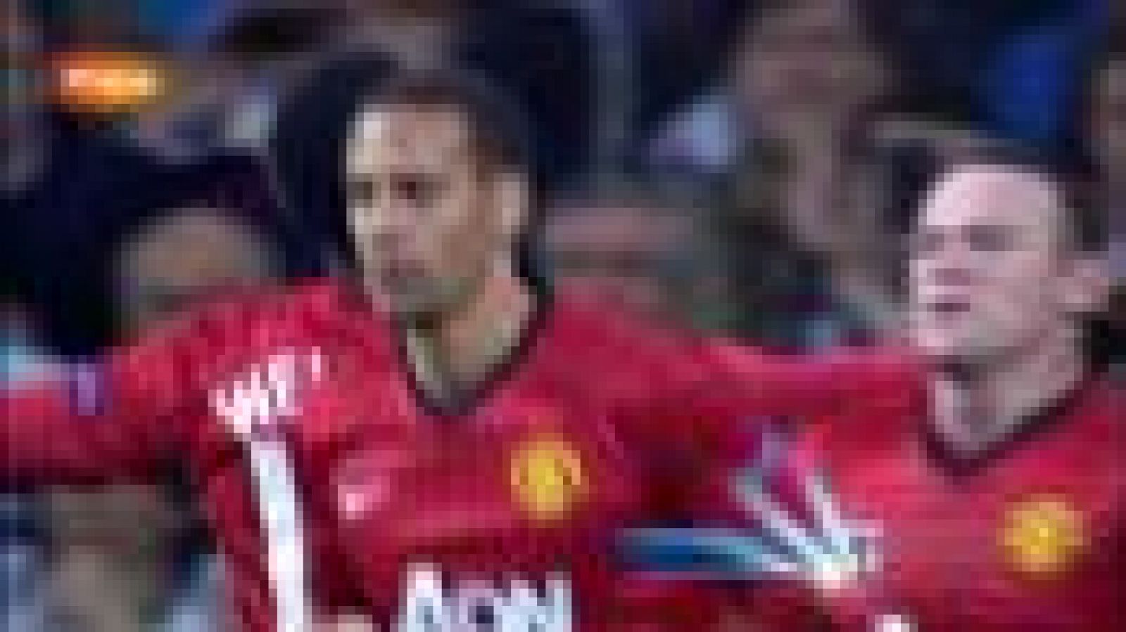  El jugador inglés Danny Welbeck ha adelantado al Manchester United con un gol de cabeza en el minuto 19 de juego. 