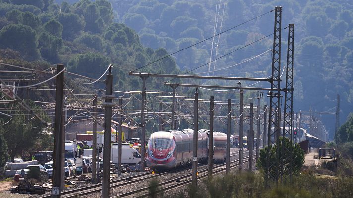 Telediario 1 - Decenas de pasajeros afectados tras el accidente ferroviario de Adamuz