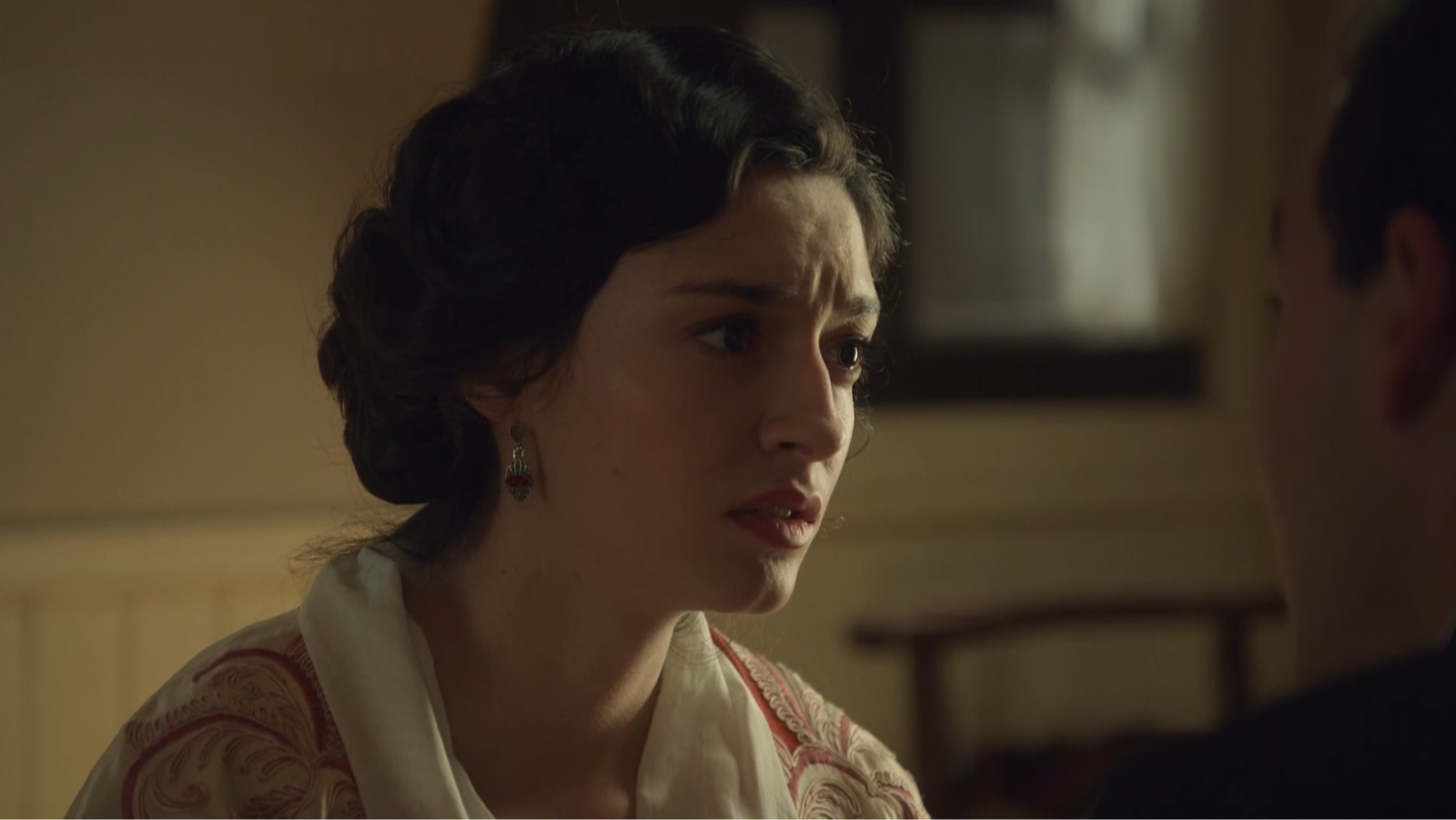 La Promesa: Ángela paga su frustración con Curro - La promesa | Ver