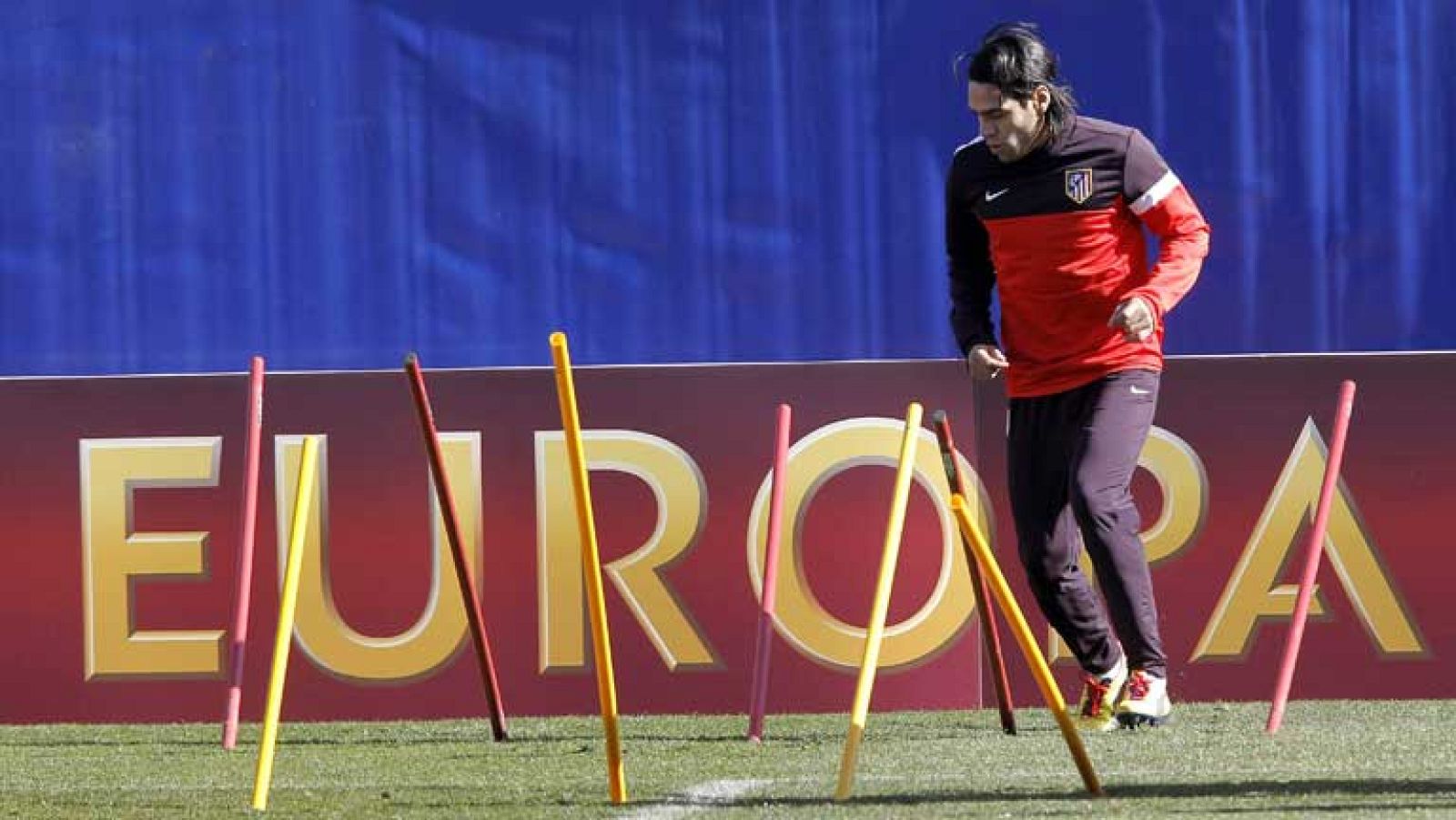  Al Atlético le esperan dos partidos por semana mínimo las próximas tres. Simeone ya ha dicho que habrá rotaciones. Por primera vez esta temporada, Arda y  Falcao entran en una lista de la Europa League.