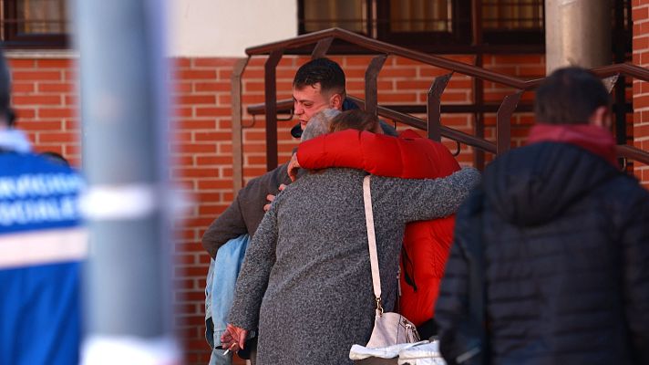 Telediario 1 - Adamuz se vuelca con las víctimas del accidente ferroviario