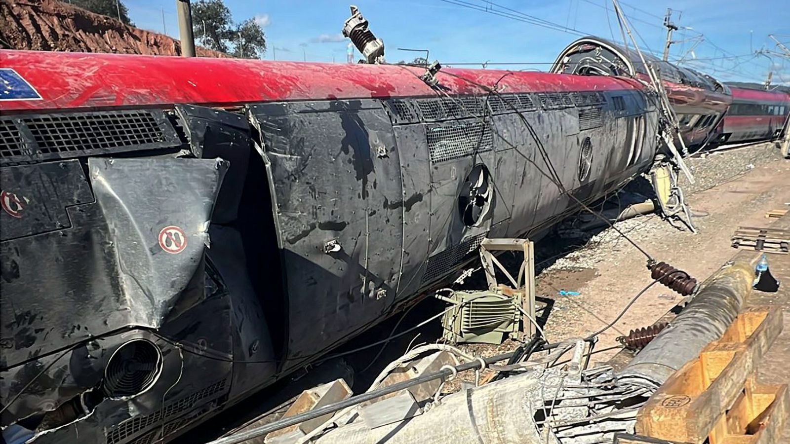 Imágenes creadas con IA sobre el descarrilamiento en Adamuz - La tarde en 24h | Ver