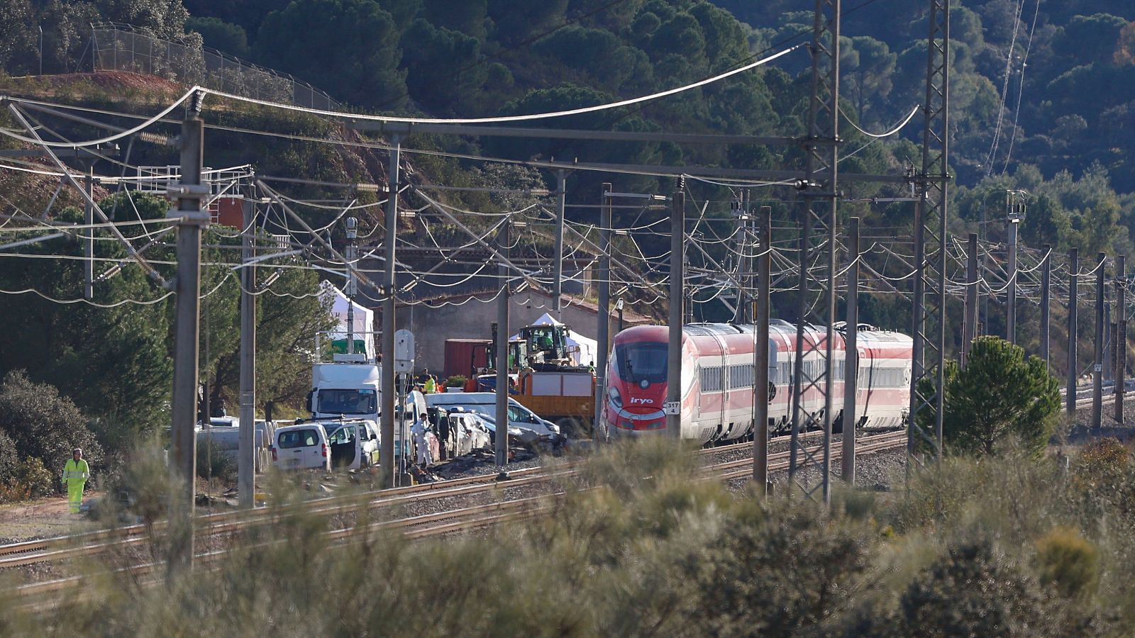 Continúa la investigación sobre el descarrilamiento en Adamuz - La tarde en 24h | Ver