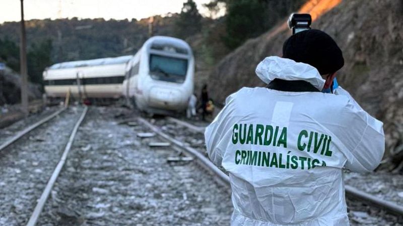 Investigación accidente tren: la rotura en un tramo de la vía fue "causa o consecuencia" del siniestro - Telediario 2 | Ver