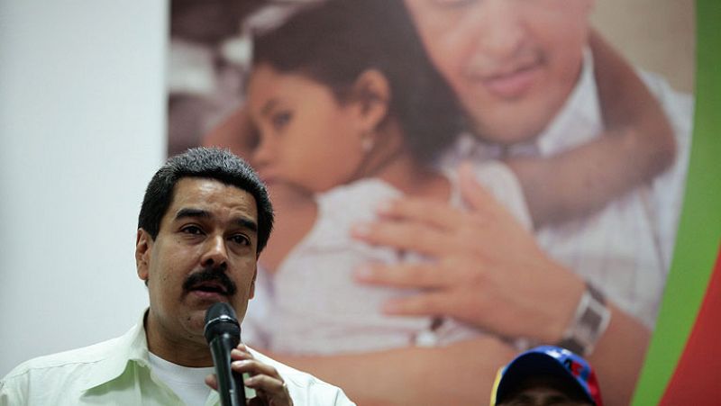 Nicolás Maduro: "Chávez se somete a tratamientos complejos y duros"