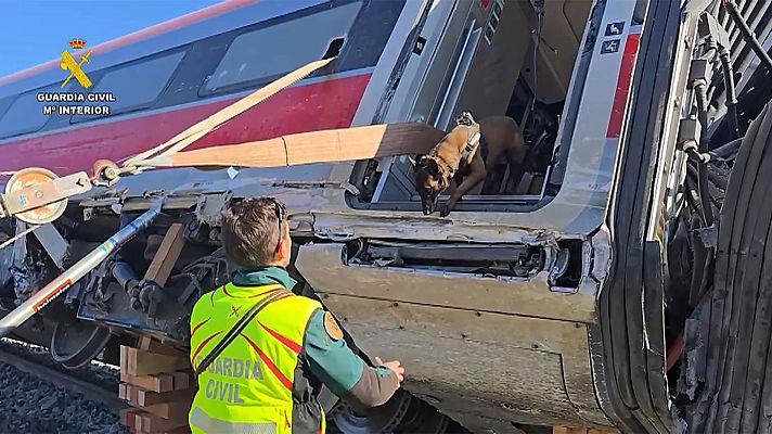 Modo Digital - La Guardia Civil muestra las primeras imágenes del interior de uno de los trenes siniestrados en Adamuz