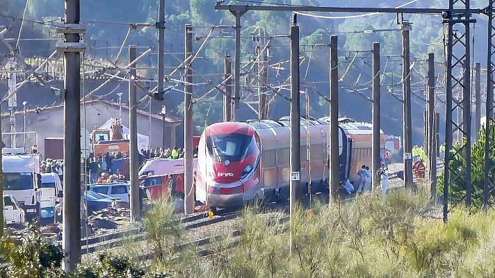 Telediario 1 - El estado de la vía y el vagón 6 del tren Iryo, en el centro de las investigaciones
