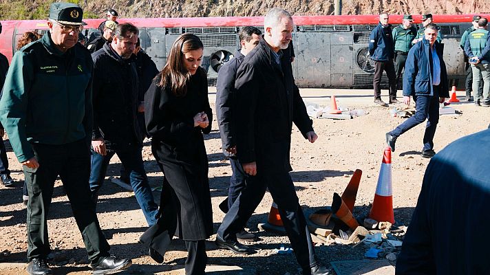 Felipe VI visitan a las víctimas del accidente de tren en Córdoba y les mandan un mensaje | Ver