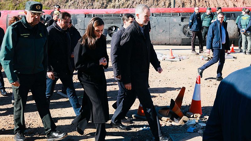 Felipe VI visitan a las víctimas del accidente de tren en Córdoba y les mandan un mensaje | Ver