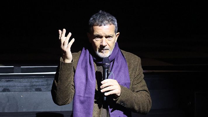 El actor malagueño Antonio Banderas manda un mensaje de cariño a sus paisanos por la tragedia de los trenes - Telediario 1 | Ver