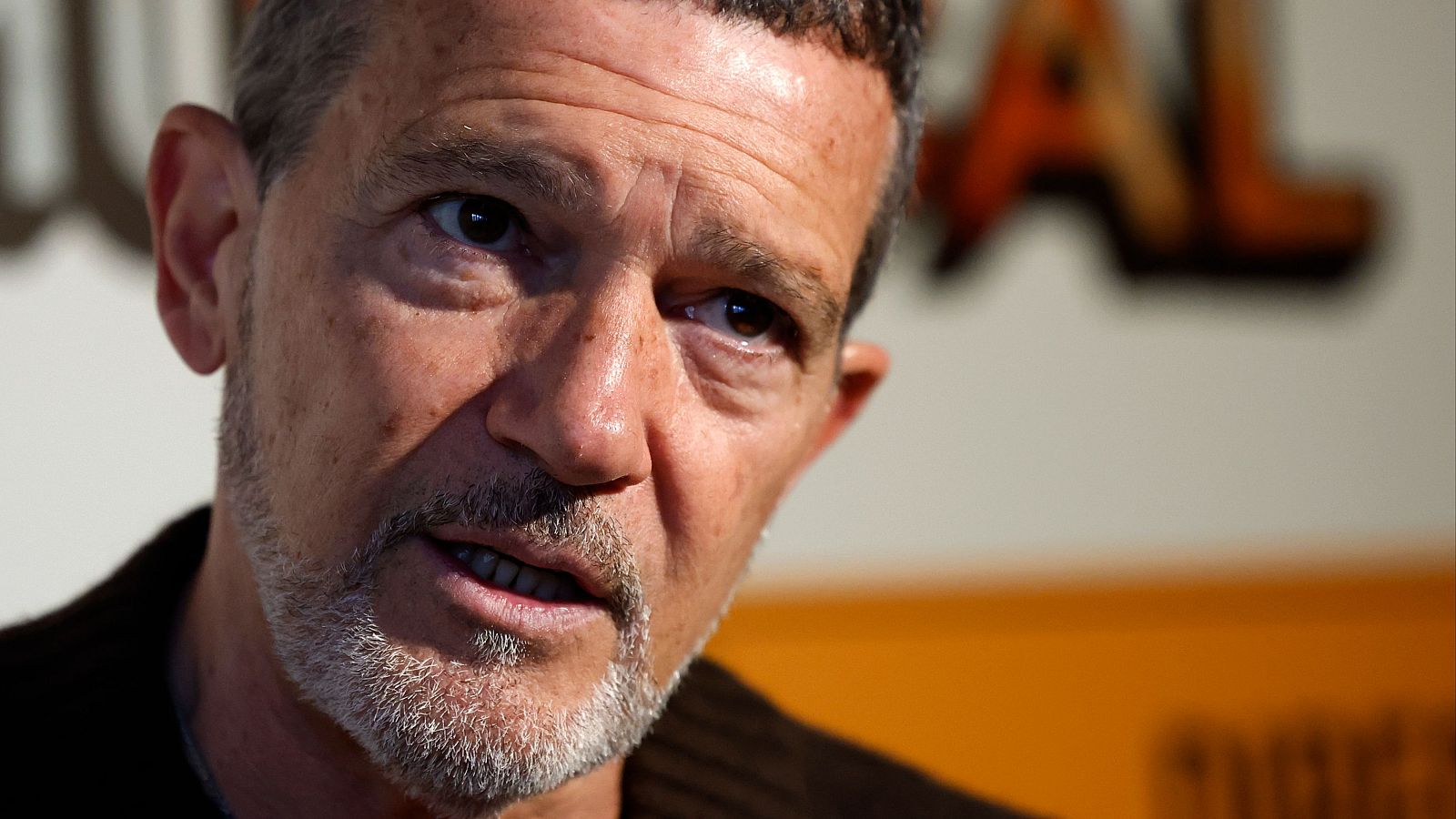 Accidente de tren en Adamuz: el mundo de la cultura muestra su solidaridad con las víctimas - Telediario 2 | Ver