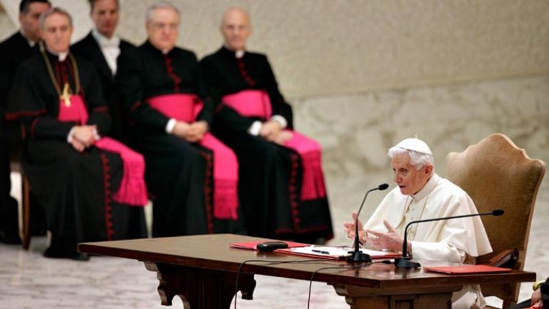 El papa se despide del clero de Roma y dice que se retira para estar "escondido del mundo"