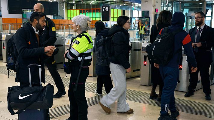 Caos de transporte en Cataluña por la suspensión de Rodalies - Informativo 24h | Ver