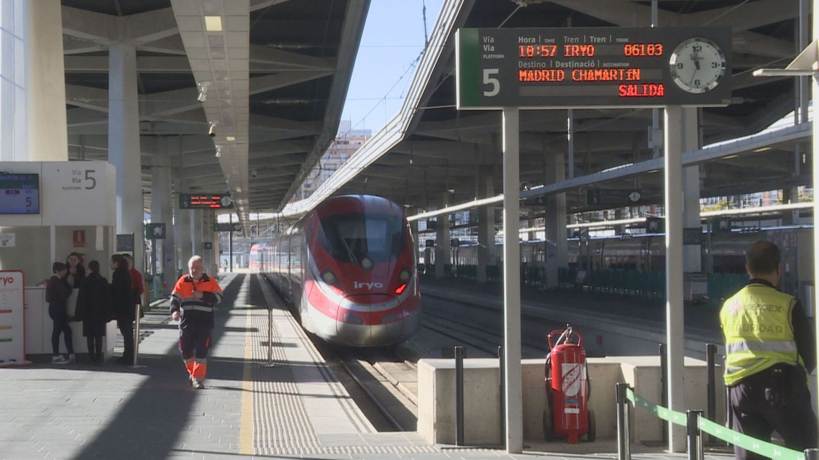 Adif reduïx la velocitat en nou punts de la línia d'alta velocitat entre València i Madrid - L'informatiu - Comunitat Valenciana | Ver
