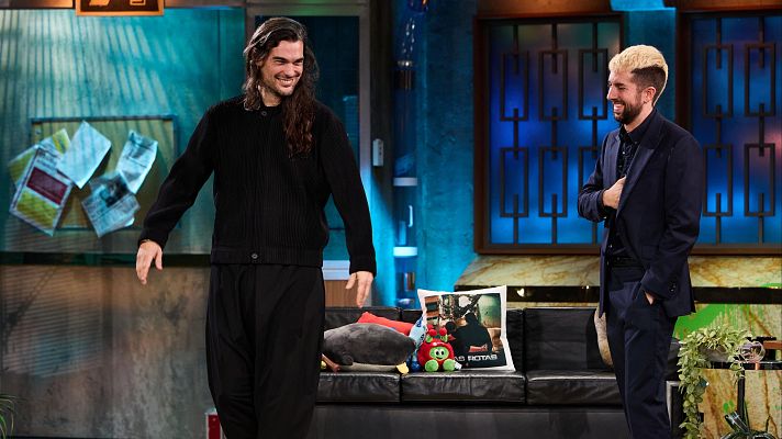 La Revuelta - Oliver Laxe y Ángeles Toledano (22/01/2026) | Ver programa | Ver