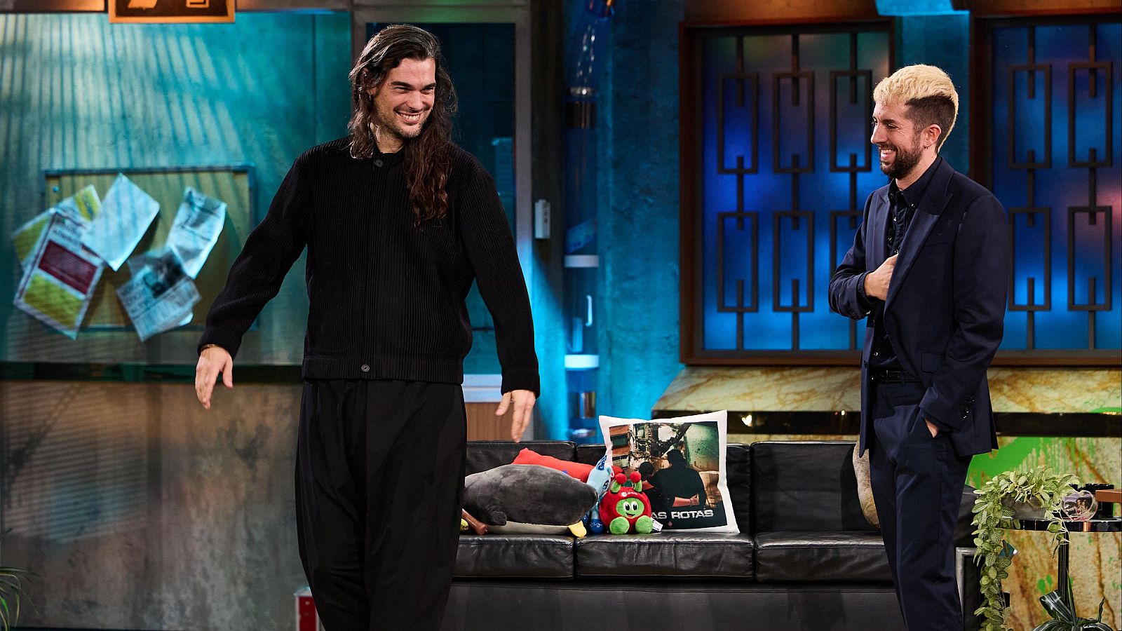 {lastMultimedia.title}}